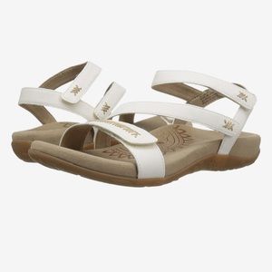 Aetrex White Gabby Strappy Sandals